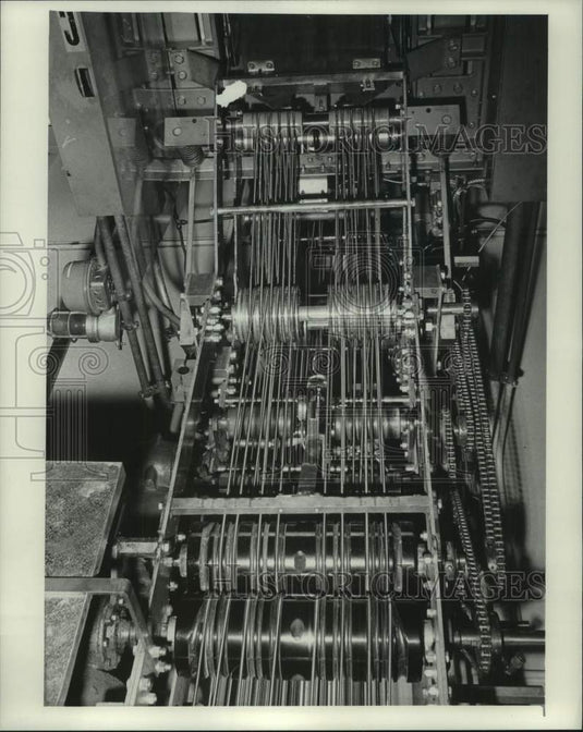1976 Press Photo The Milwaukee Journal Mailroom Folding Machinery - mje00152 - Historic Images