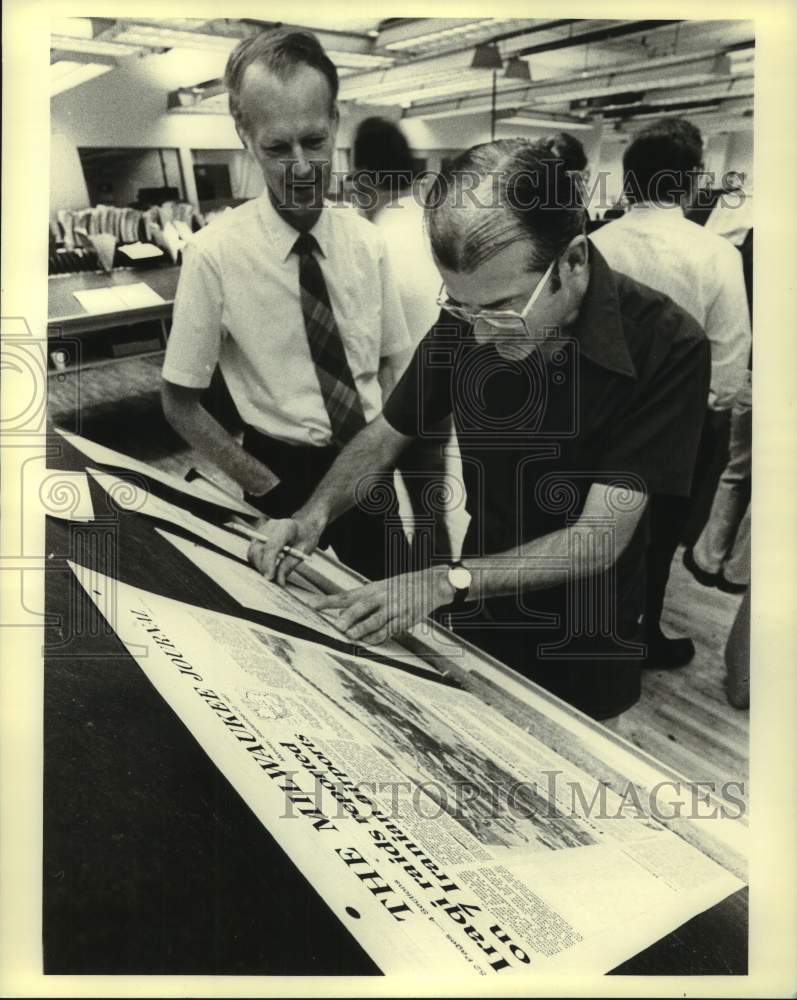 1980 Press Photo Employees in the Milwaukee Journal Publications Department - Historic Images