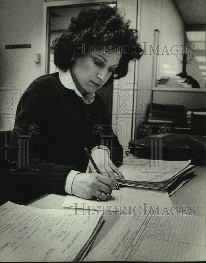 1982 Press Photo Reporter Candace Doyle of The Milwaukee Journal Sentinel - Historic Images