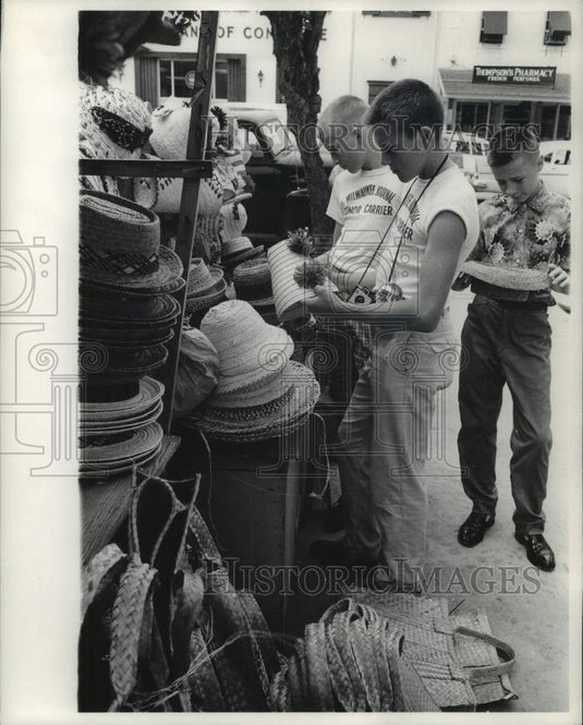 1961, Milwaukee Journal Newsboys - mje00288 - Historic Images