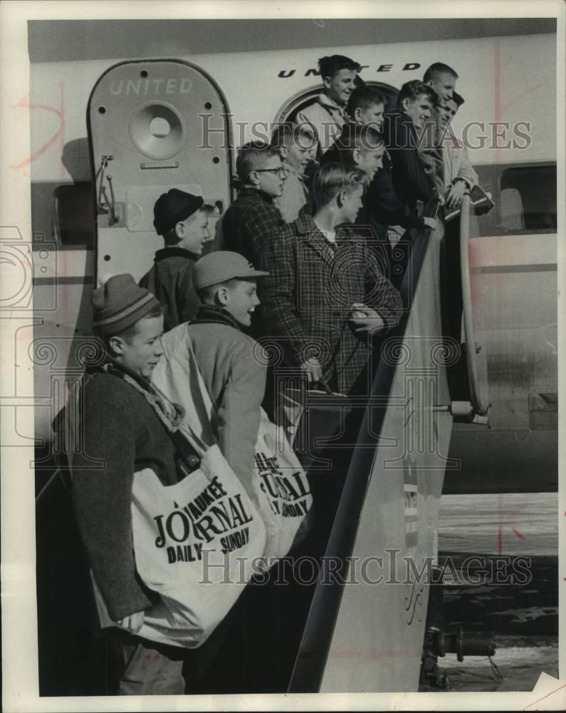 1960, Milwaukee Journal Carriers Boarding An Airplane - mje00292 - Historic Images