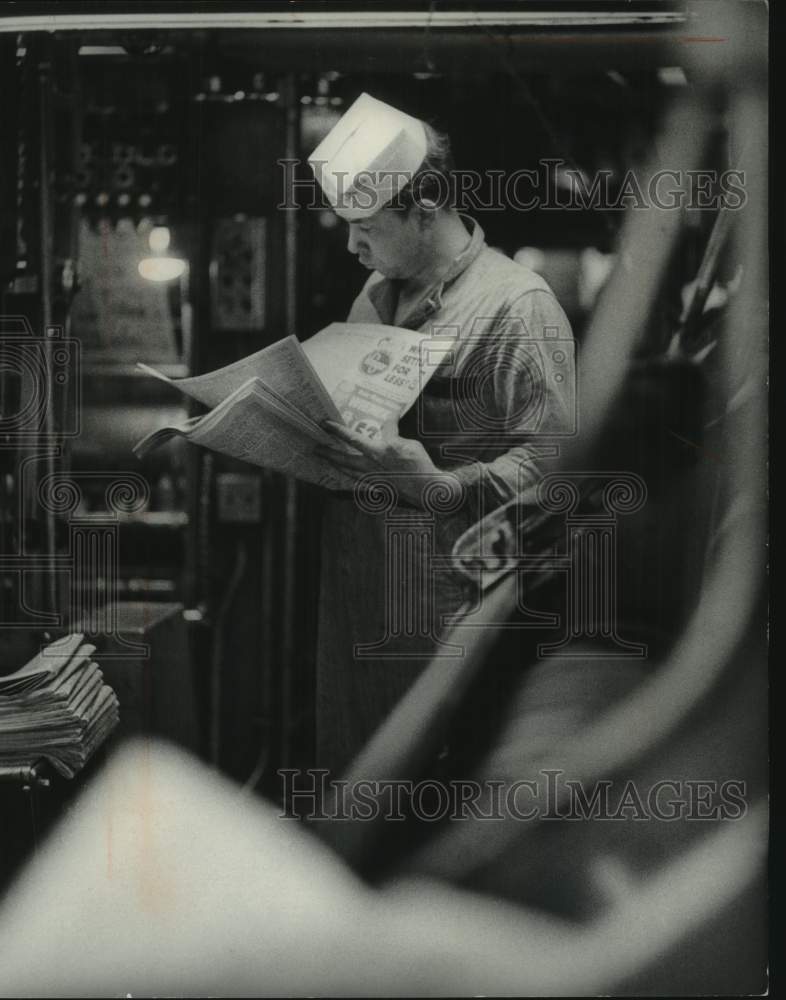 1968, Milwaukee Journal Apprentice Pressman Donald Bresnahan - Historic Images