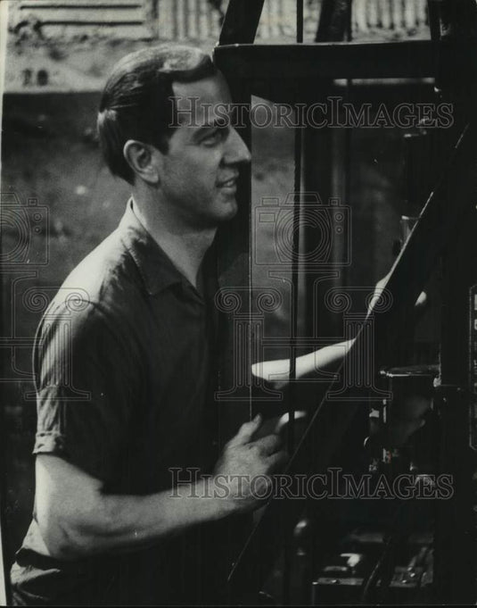 1968 Clarence Karges of The Milwaukee Journal Paper & Ink Department - Historic Images