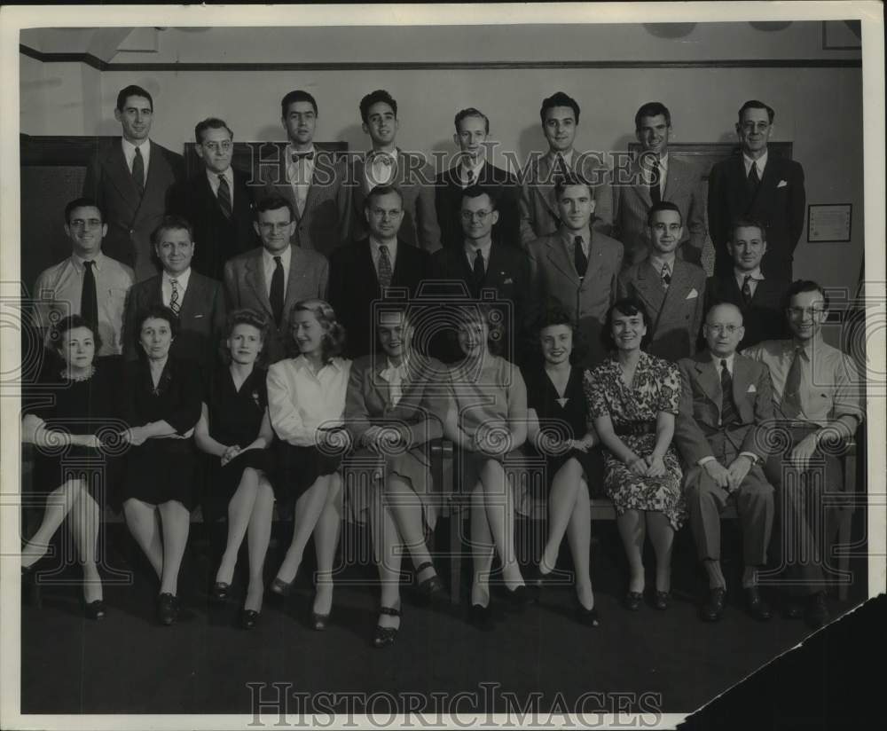 Press Photo Milwaukee Journal City Room Editorial Employees - mje00485 - Historic Images