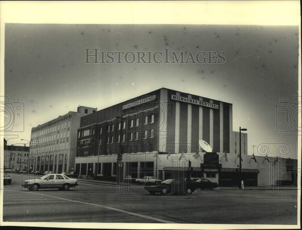 1987 Press Photo The Milwaukee Sentinel Building Exterior - mje00490 - Historic Images