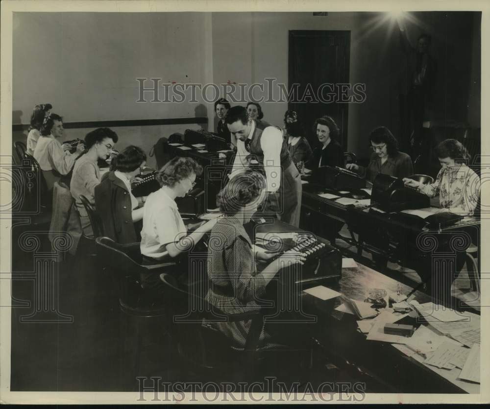 1948, The United Press Staff On Election Day In Their Office - Historic Images