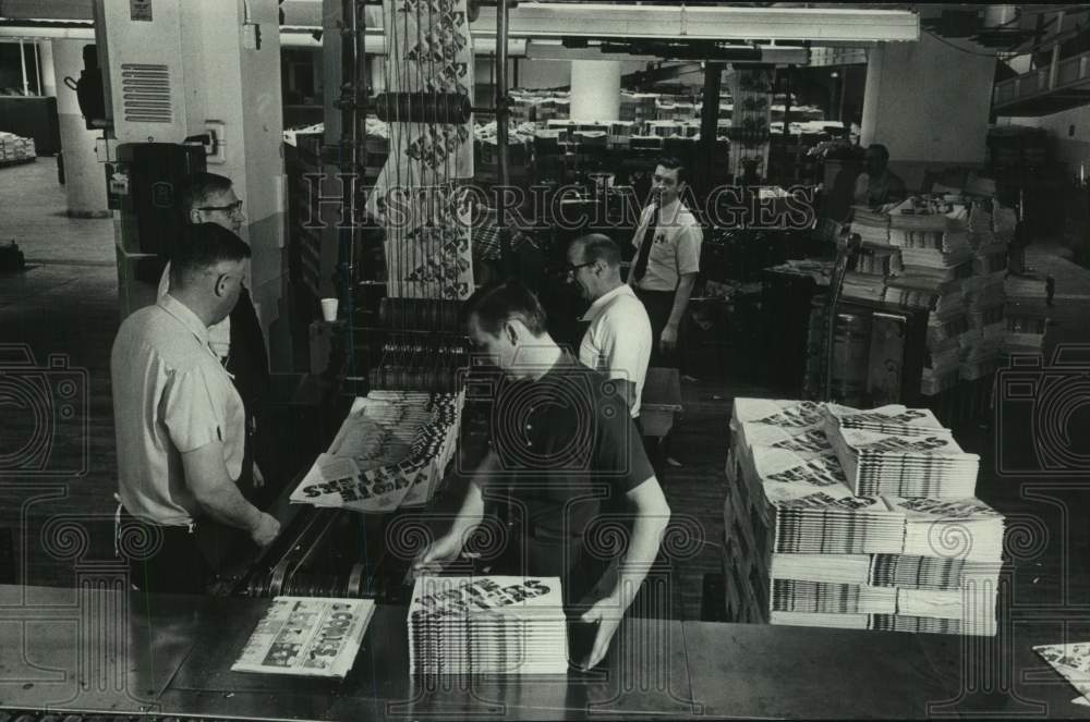 1972, The Milwaukee Journal Employees At Work - mje00572 - Historic Images