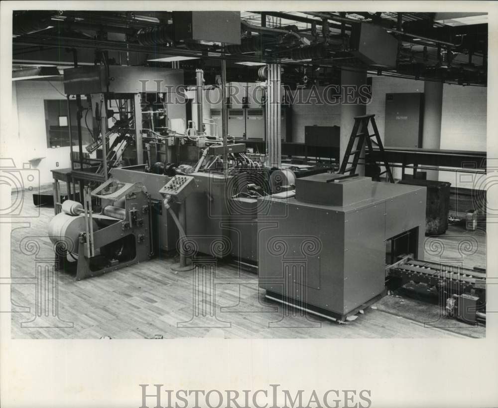1962, The Milwaukee Journal Mailroom Stacking Machinery - mje00574 - Historic Images