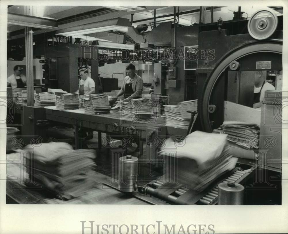 1969, The Milwaukee Journal Mailroom Department - mje00583 - Historic Images