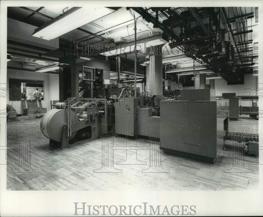 1962, New Mailing Machine in The Milwaukee Journal Mail Room - Historic Images