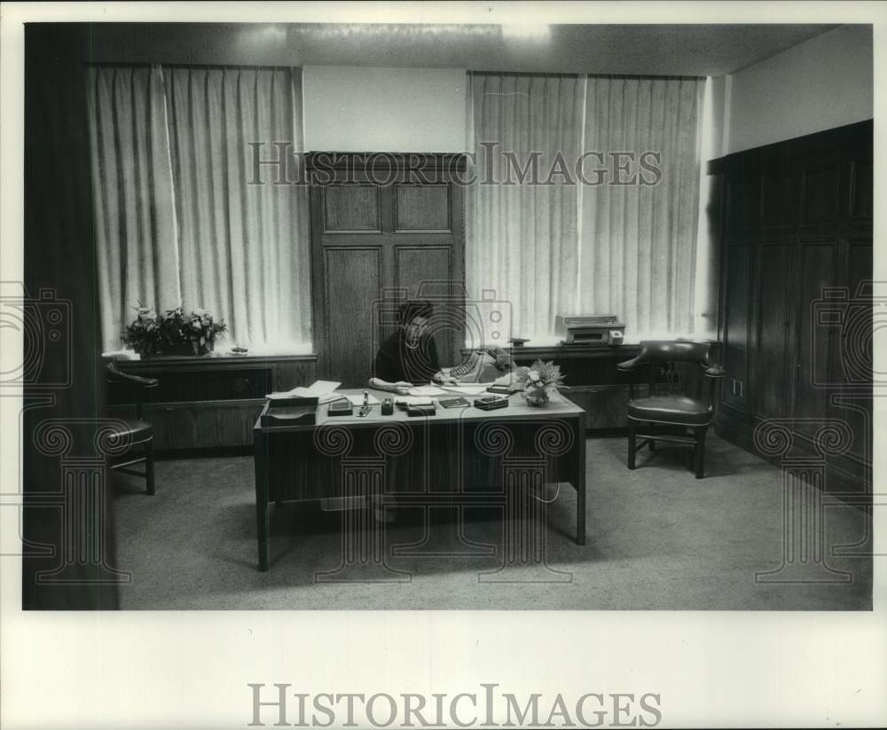 1964, Milwaukee Journal Executive Office of Victor Irvin Maier - Historic Images