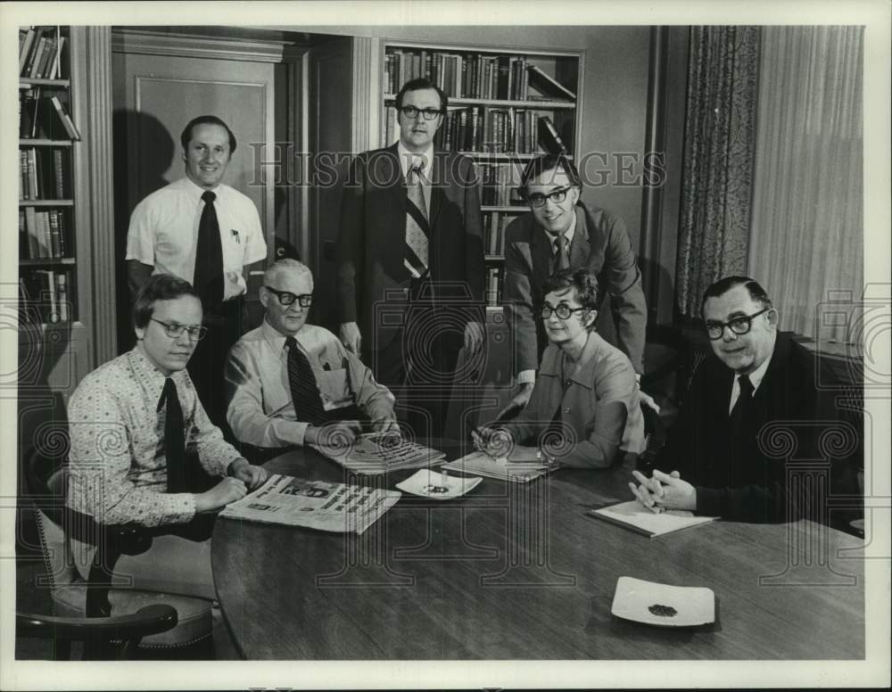 1974 Milwaukee Journal Employees in the Executive Suite - Historic Images