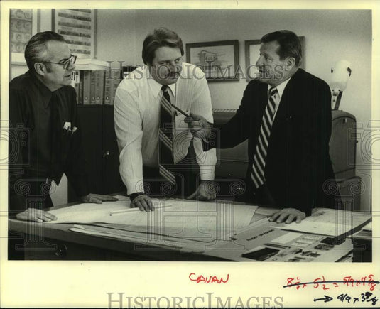 1982 Press Photo Milwaukee Journal Maintenance & Building Employees - mje00624 - Historic Images