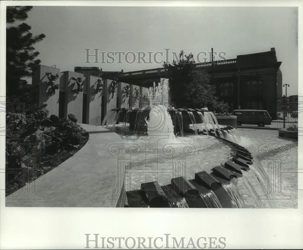 1969 Press Photo The Milwaukee Journal Fountain - mje00653- Historic Images