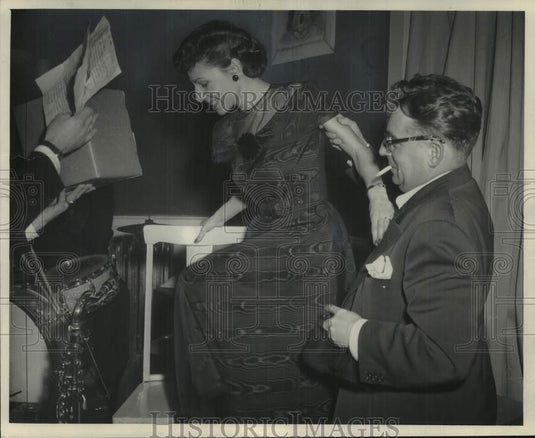 Press Photo The Milwaukee Journal Promotion Employees - mje00767 - Historic Images