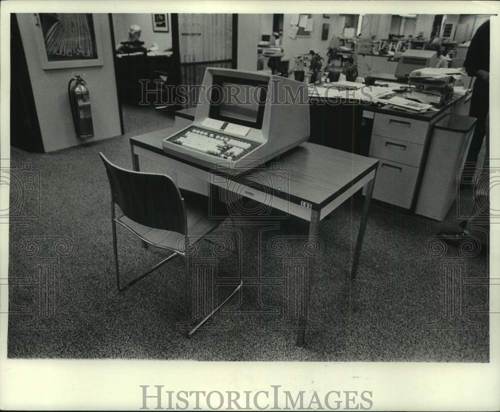 1976 Press Photo Workstation Milwaukee Journal News Department - mje00808 - Historic Images