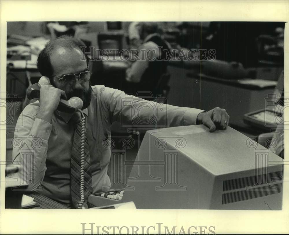 1985 Press Photo Tom Heinen in Milwaukee Journal News Department - mje00817 - Historic Images