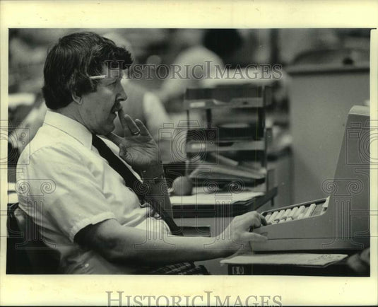 1985 Press Photo Dan Chabot in Milwaukee Journal News Department - mje00818 - Historic Images