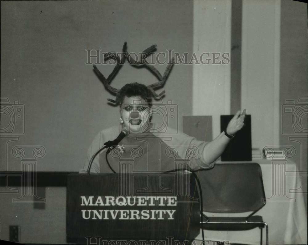 1994 Press Photo Peggy Schulz at Milwaukee Journal Christmas Party - mje00822 - Historic Images