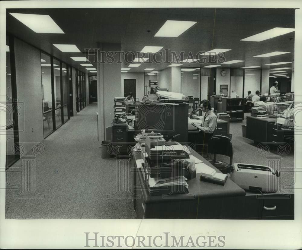 1976 Press Photo Employees in Milwaukee Journal News Department - mje00823- Historic Images