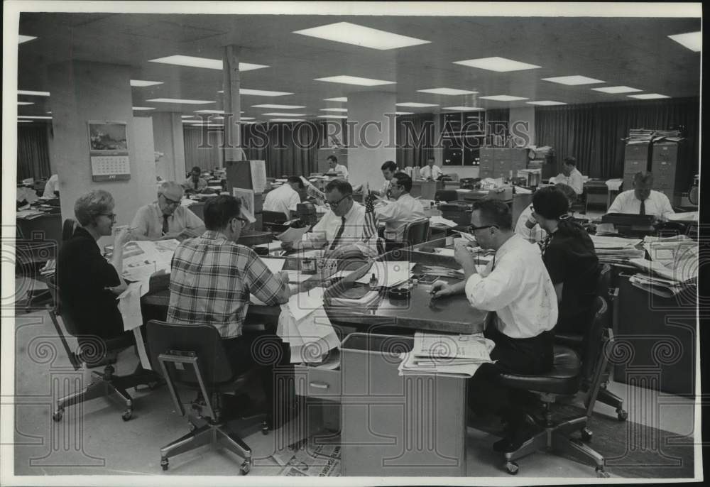 1968, Milwaukee Sentinel News Department - mje00886 - Historic Images