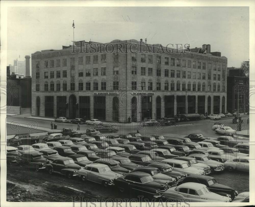 1952, The Milwaukee Journal Parking Lot - mje00949 - Historic Images