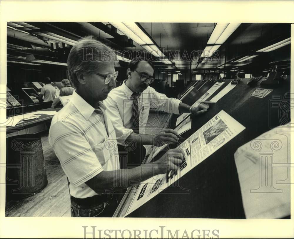 1986 Press Photo Workers in the Milwaukee Journal Composing Department, WI - Historic Images