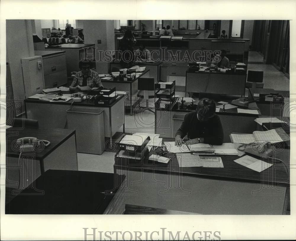 Press Photo Workers in Milwaukee Journal's Customer Service Department, WI - Historic Images
