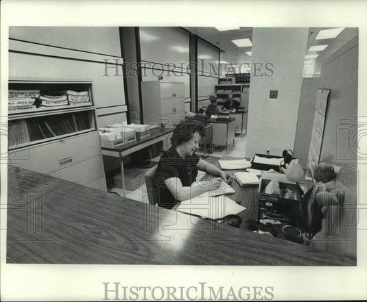 1972, The Milwaukee Journal Payroll Department - mje01049 - Historic Images