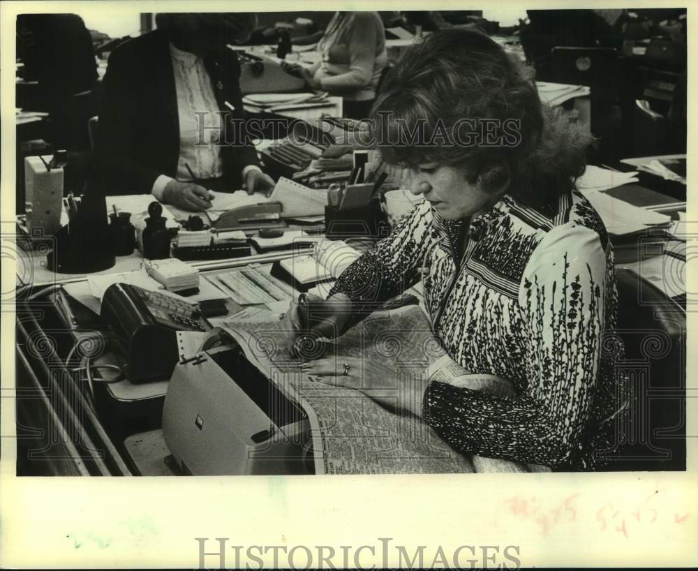 1982 Press Photo Arlene Koceja of The Milwaukee Journal Advertising Department- Historic Images