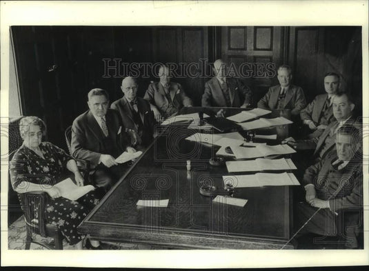 Press Photo Milwaukee Journal Stockholders & Trustees pose together, Wisconsin - Historic Images