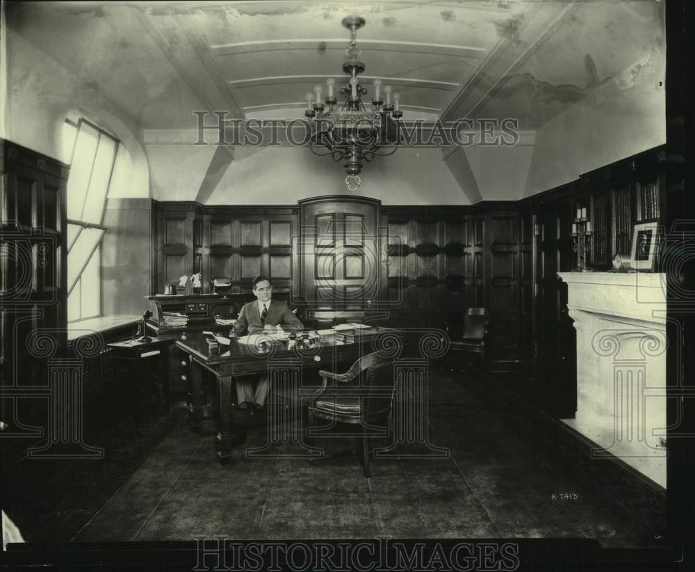 Press Photo Milwaukee Journal newspaper employee Mr. Grant in his office, WI - Historic Images