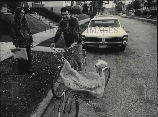 1974, Milwaukee Sentinel News Carrier Charlene Hamilton & her dad - Historic Images