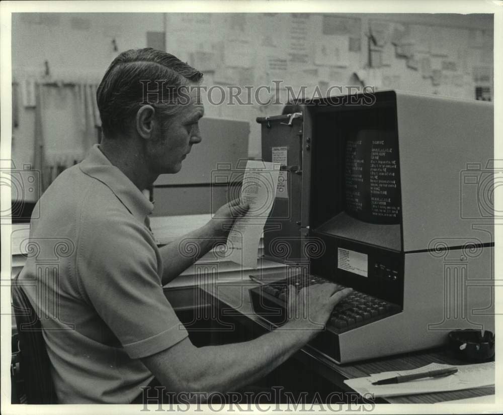 1975, Howard Mueller in Milwaukee Journal Composing Department - Historic Images