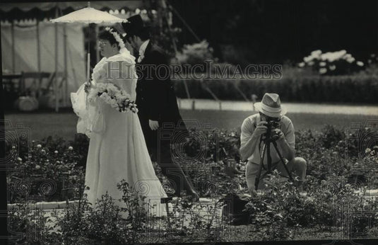 1992 Press Photo People attending the Milwaukee Journal Rose Festival, Wisconsin - Historic Images