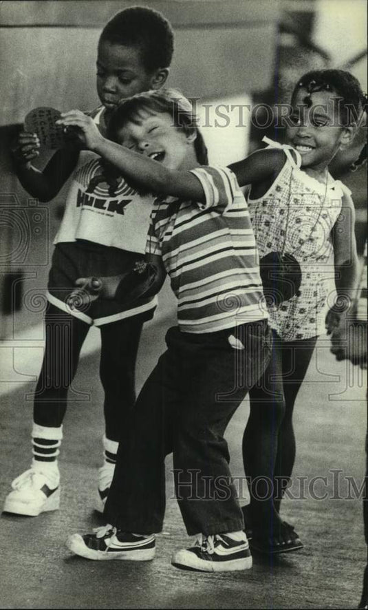 1983 Press Photo Jamie Tarantino & classmates dance, Rainbow Summer concert, WI - Historic Images