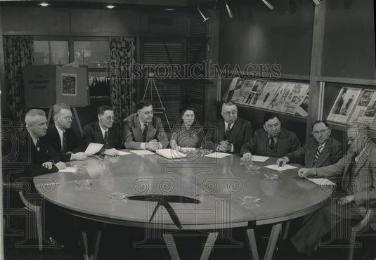 1950, Milwaukee Journal Employees' Thrift association at meeting, WI - Historic Images