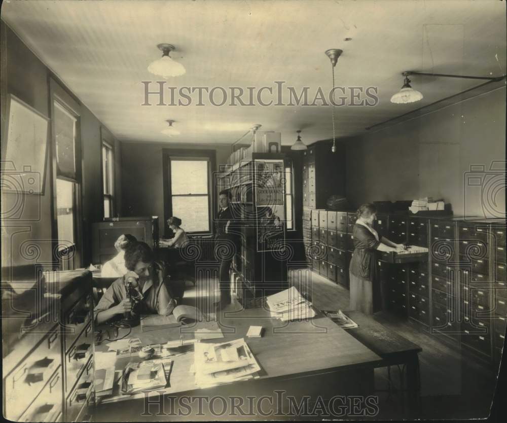1921, Milwaukee Journal Employees in the News Information Center, WI - Historic Images