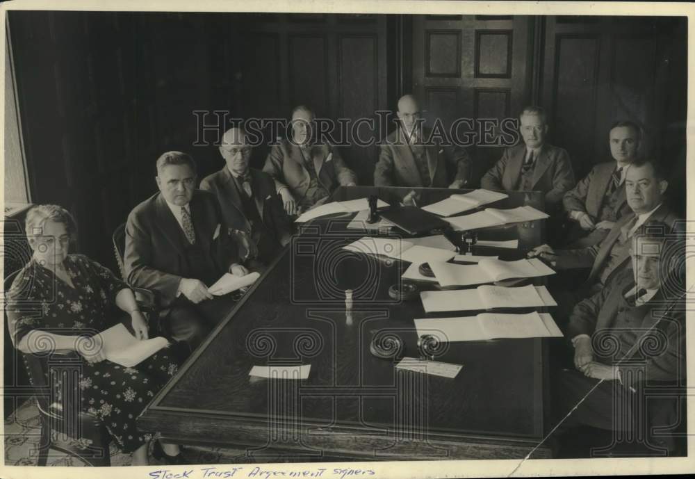  Milwaukee Journal Stockholders &amp; Trustees pose together, Wisconsin - Historic Images