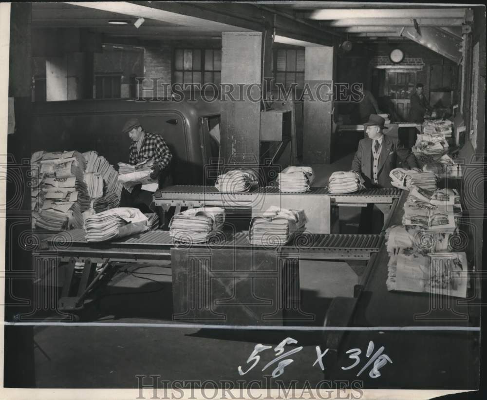 1947, The Milwaukee Journal Loading Platform - mje01668 - Historic Images