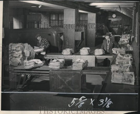 1947, The Milwaukee Journal Loading Platform - mje01668 - Historic Images