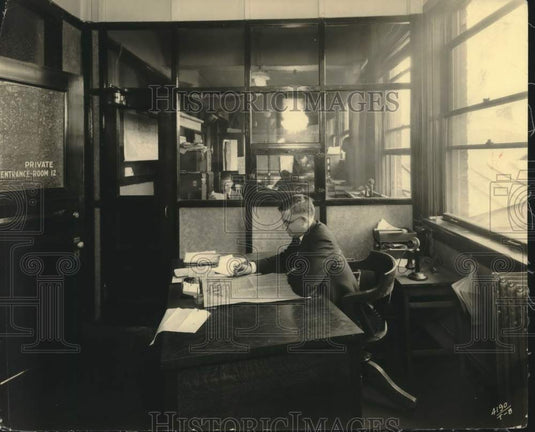 Press Photo Mr. M.H. Creagen of The Milwaukee Journal - mje01671 - Historic Images