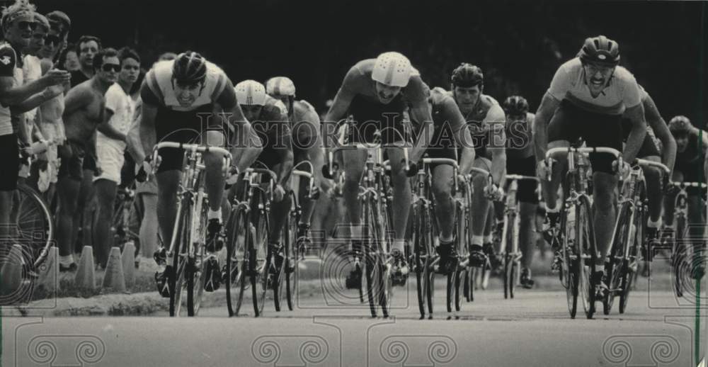 1984 Press Photo The Sentinel Cycling Classic Senior 3 Race at Brown Deer Park - Historic Images