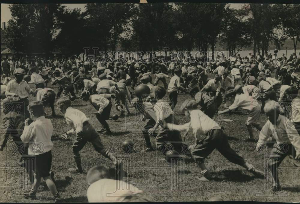 1929, Milwaukee Journal Seckatary Hawkins Club Picnic - mje01782 - Historic Images