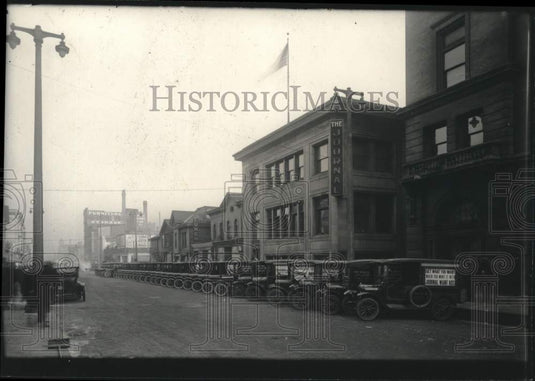 1945, Milwaukee Journal Delivery Trucks - mje01783 - Historic Images