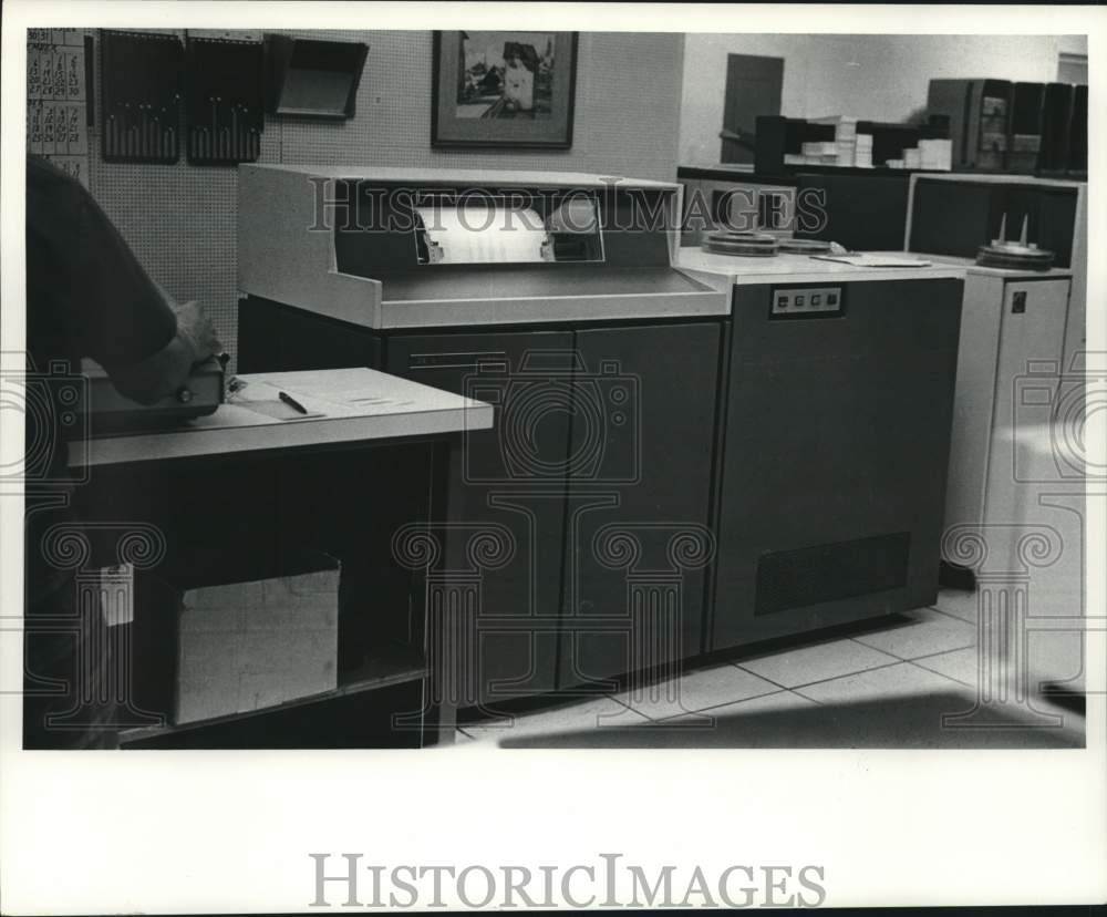 1972, Printout Machine in Milwaukee Journal in Data Processing - Historic Images