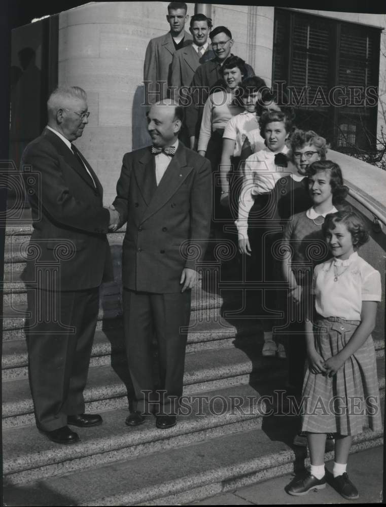 1953 Press Photo Edgerton Police Chief G. Sweeney &amp; Rotary icebox Committee, WI- Historic Images