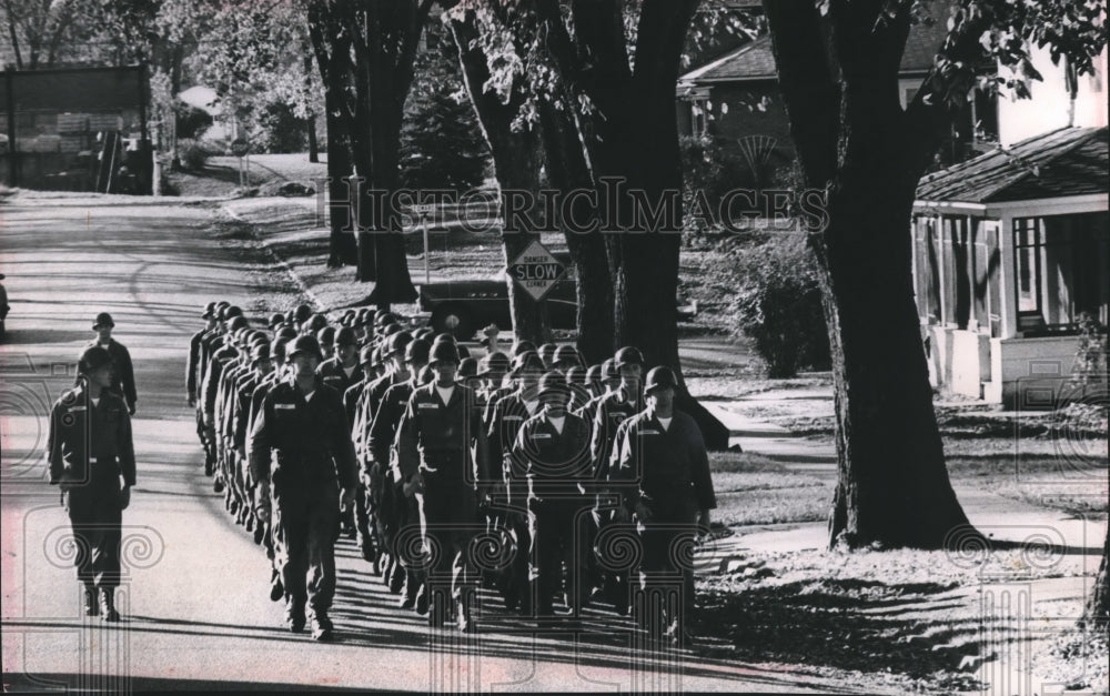 1961 Press Photo Wisconsin National Guard Troops On Street In Fort Atkinson - Historic Images