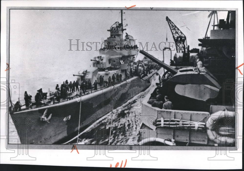 1978 Press Photo British Cruiser Refuels American Destroyer Wainwright In Artic - Historic Images