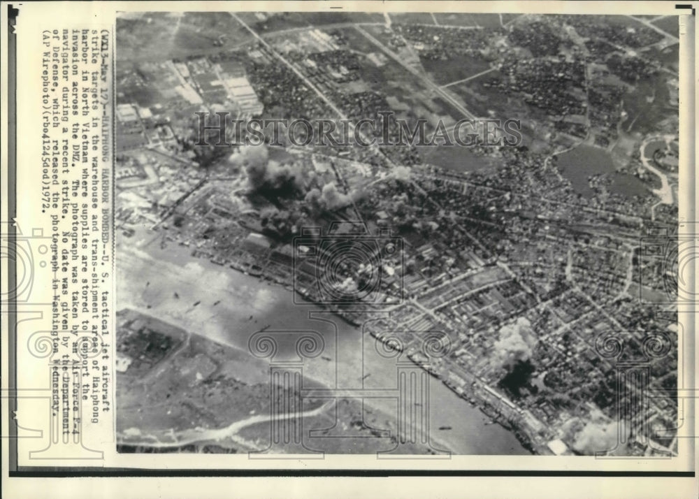 1972 Press Photo US aircraft destroy warehouse in Haiphong, North Vietnam - Historic Images